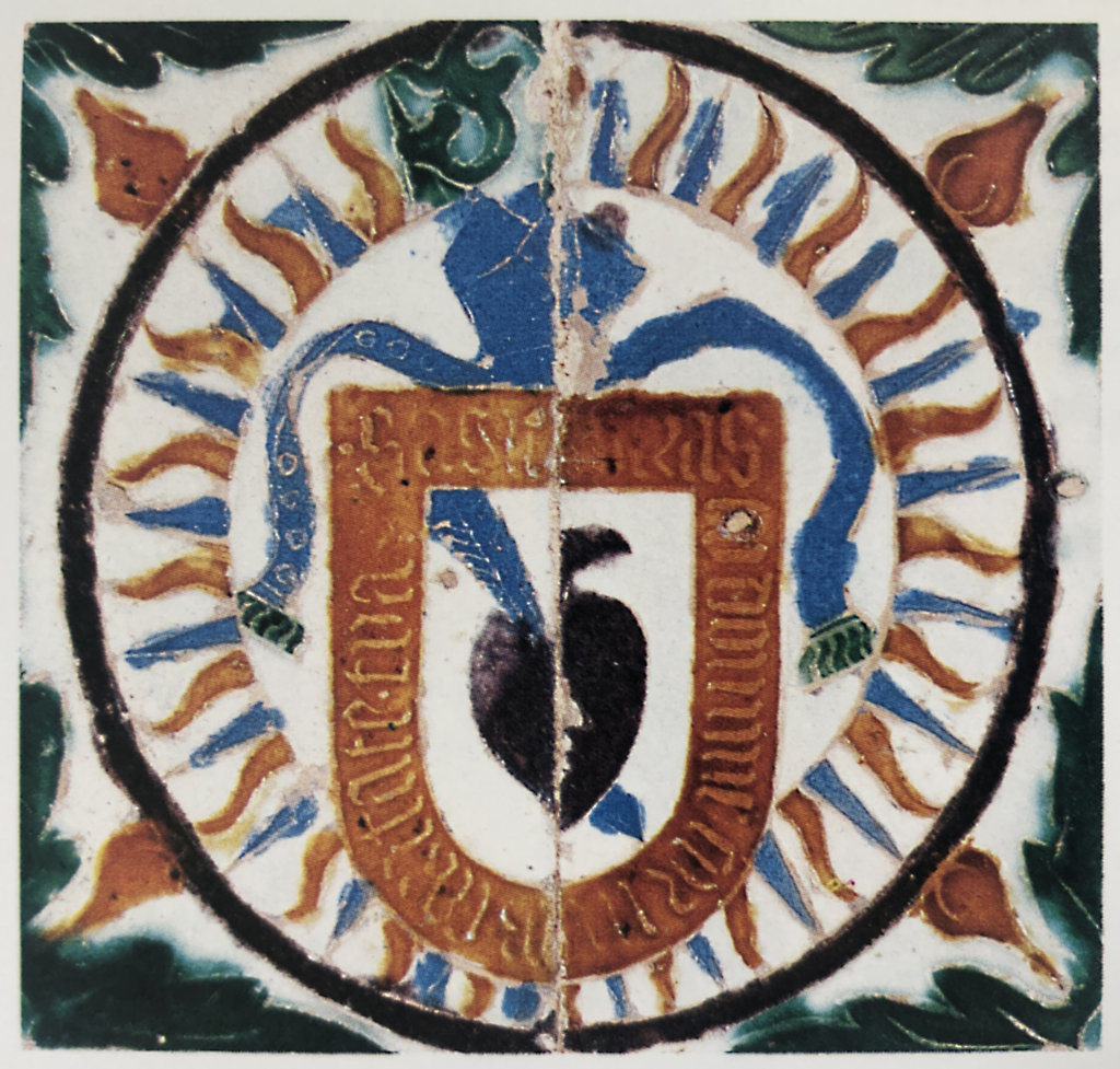 03231. Par de azulejos por tabla para techo con el escudo de la orden de San Agustín. Museo de Bellas Artes. Sevilla.