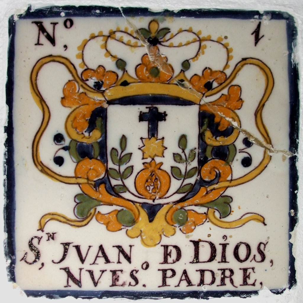 03341. Azulejo de censo. Orden de San Juan de Dios. Hospital de Nuestra Señora de la Paz. Sevilla.