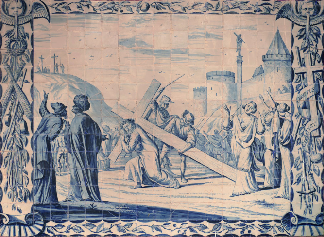 03445. Retablo cerámico. Jesús Nazareno ayudado por Simón de Cirene. Hospital de la Santa Caridad. Sevilla.