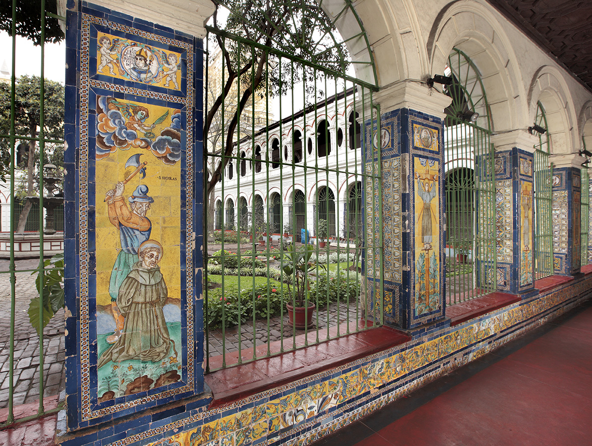 D00414. Los mártires franciscanos de Japón en los paneles cerámicos del Convento de San Francisco de Lima.