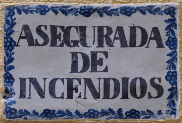 08082. Placa de asegurada de incendios. Calle Mateo Alemán. Sevilla.