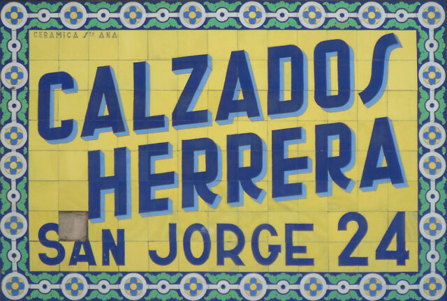 08197. Rótulo publicitario. Calzados Herrera. Sevilla.